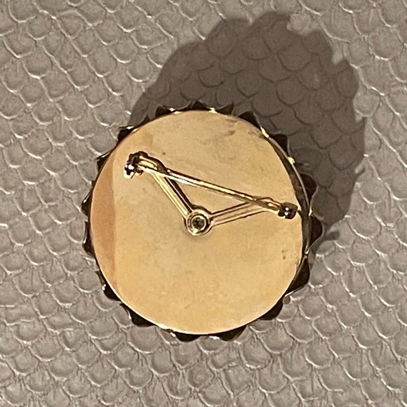 GOLD TONE, VINTAGE, SPARKLING, CLEAR, RHINESTONES, ROUND FLOWER BROOCH STUNNING! - Picture 3 of 5